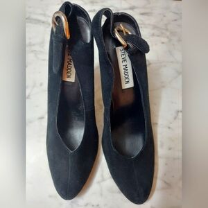 Steve Madden Black Suede Pump With Strap 7.5M